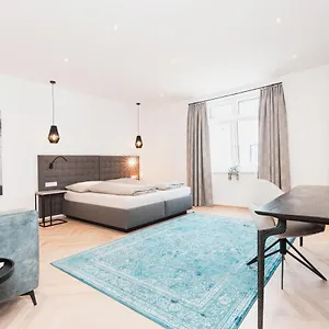 Center-apartment - Im Stadtzentrum In Perfekter Lage & Balkon , Innsbruck Austria